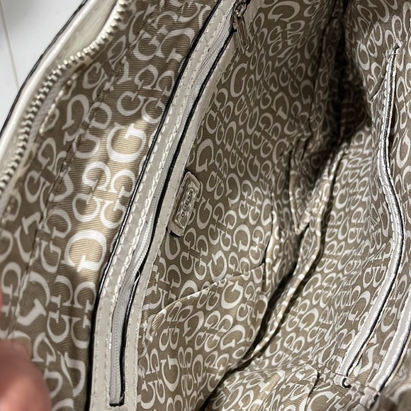 Patent leather guess handbag - Picture 3 of 5